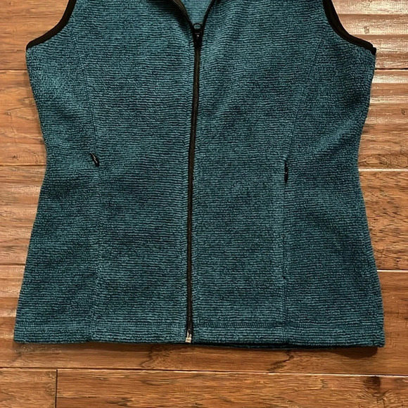 Alps Women’s Lightweight Fleece Vest - Picture 3 of 4